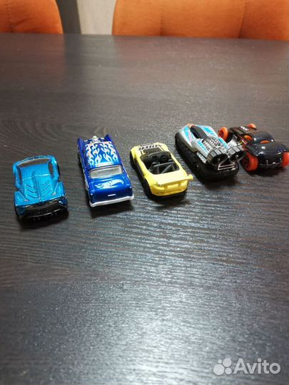 Модель автомобиля хот вилс Hot Wheels