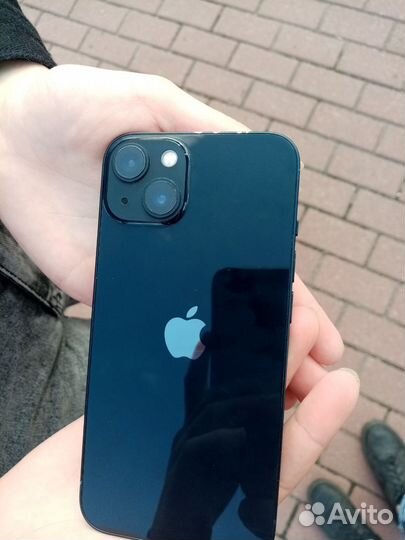 Телефон iPhone 13