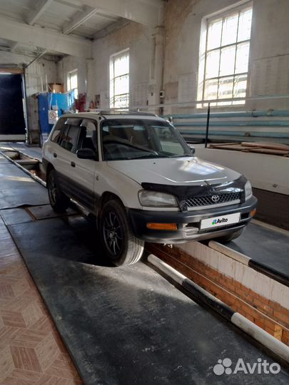 Toyota RAV4 2.0 AT, 1996, 233 000 км