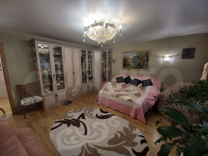 2-к. квартира, 68 м², 1/10 эт.