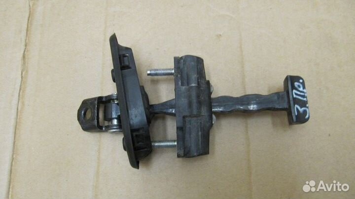 Ограничитель двери Ford Focus III 2011-2018