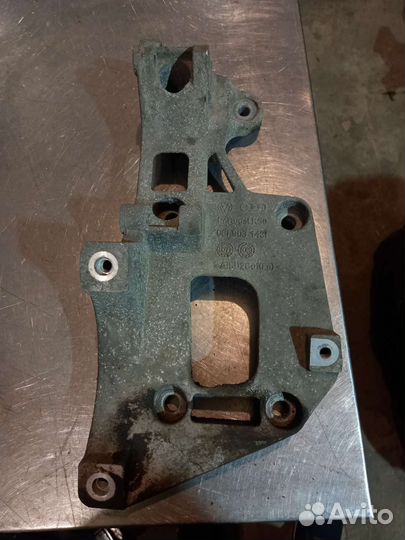 Кронштейн крепления генератора VW Jetta 5