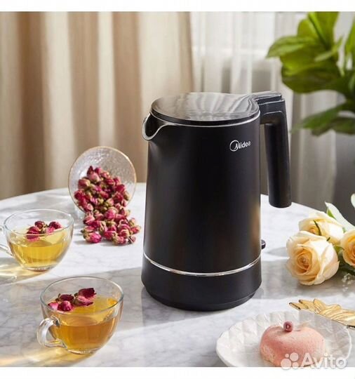 Новый чайник Midea MK-8077; 1.5 л, чёрного цвета