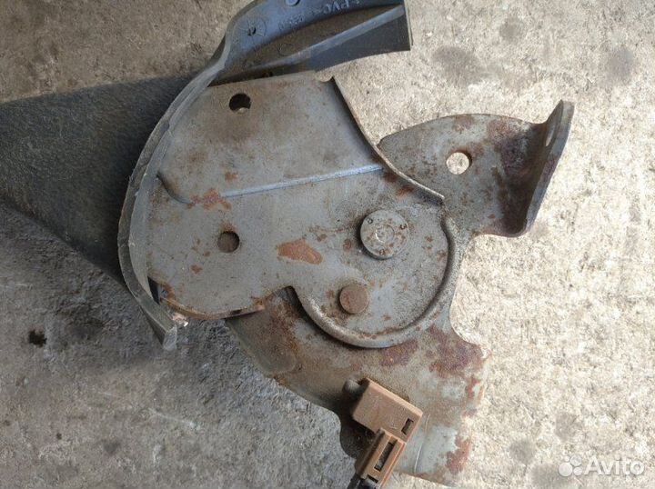 Ручка ручного тормоза Toyota Avensis II 2.0