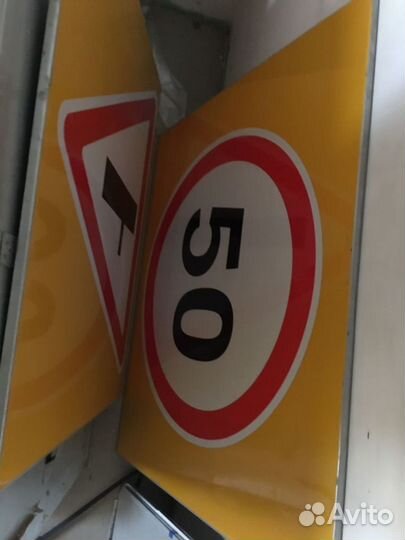 Дорожные знаки, гирлянды