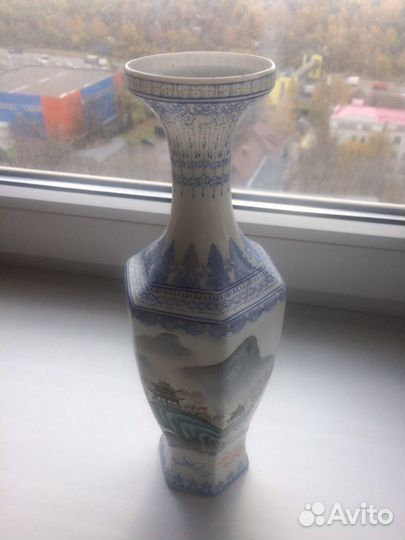 Ваза, костяной фарфор. Старый Китай