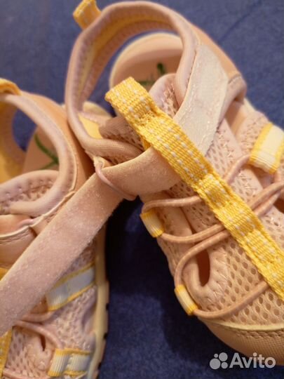 Сандалии для девочки 23 размер новые