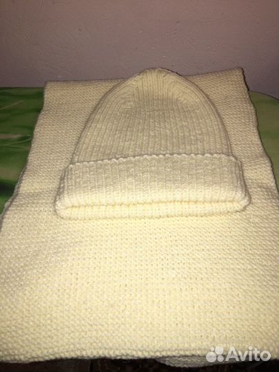 Комплект шапка и шарф ручной вязки