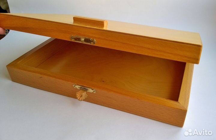 Коробка с крышкой на замочке, шкатулка