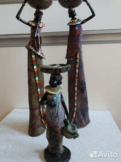 Статуэтки и часы