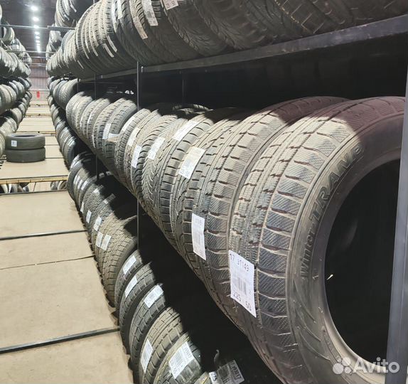 Bridgestone Blizzak LM-25 215/60 R17 96Y