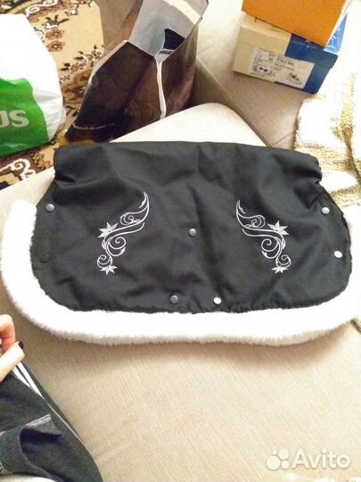 Шапка,варежки, тканевые боты и муфта на коляску