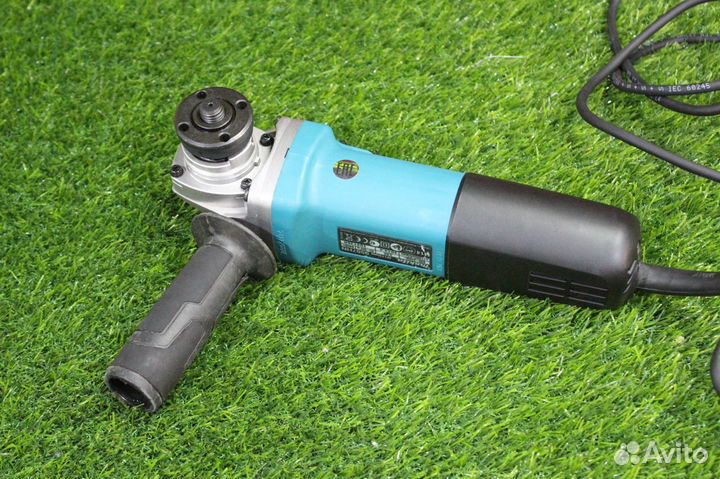 Угловая шлифмашина Makita 9557HN Новая