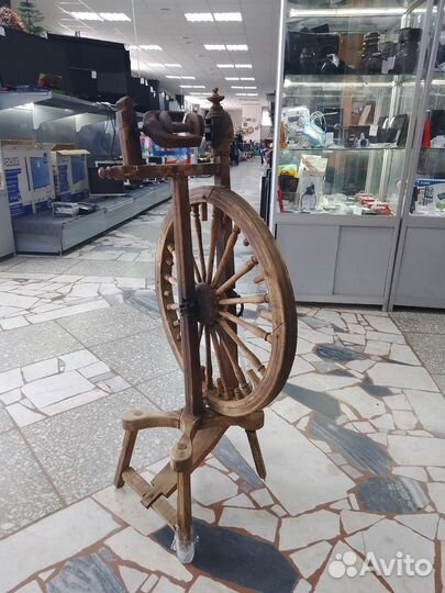 Прялка деревянная старинная с колесом
