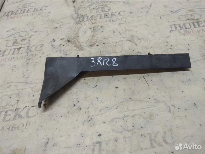 Направляющая заднего бампера правая Audi A8 D3 4