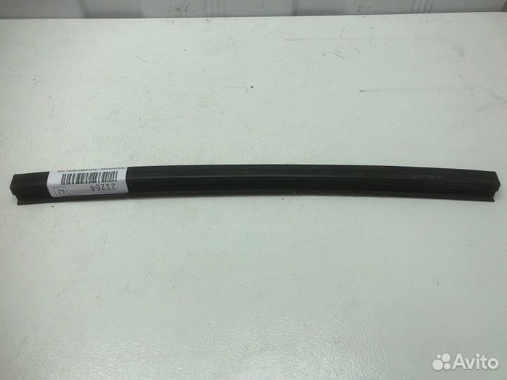 Уплотнитель стекла двери передний Volkswagen