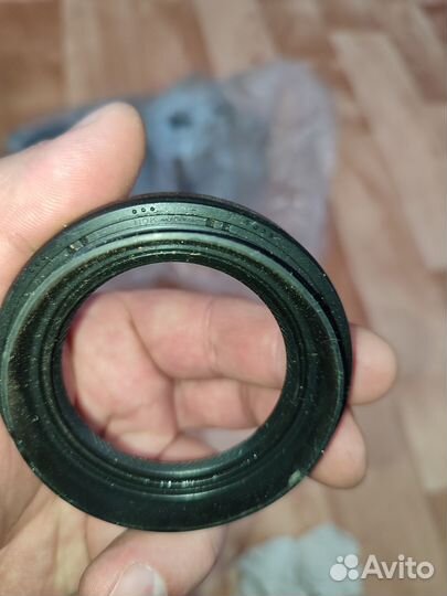 Сальник Прадо 120