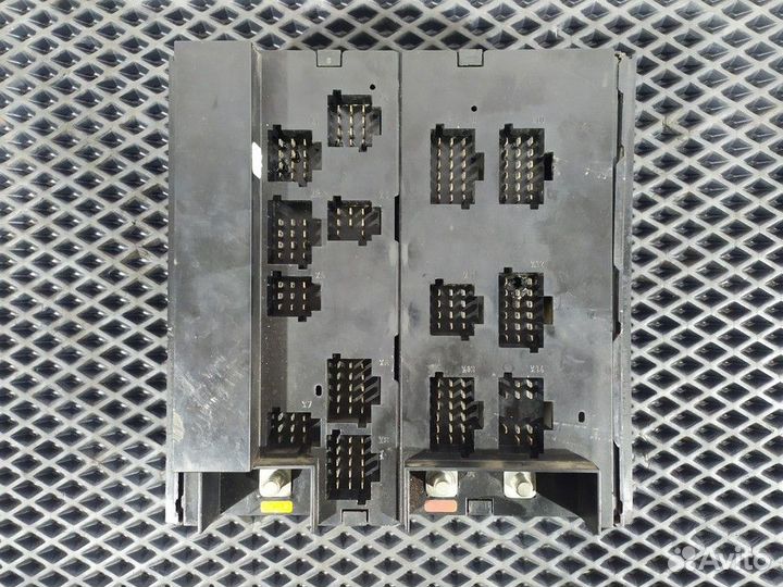 0015430615 Блок предохранителей