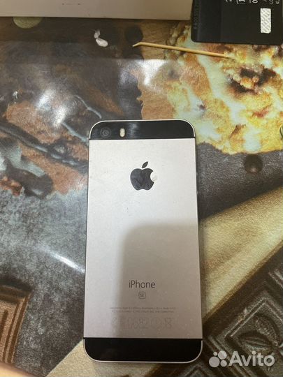 iPhone SE, 32 ГБ