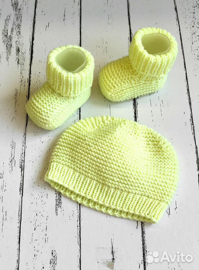 Шапочка и пинетки