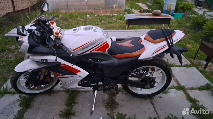 Мотоцикл 250 кубов