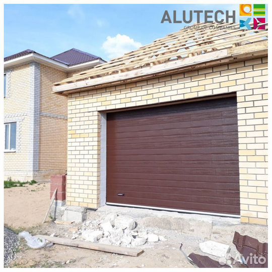 Секционные ворота для гаража alutech