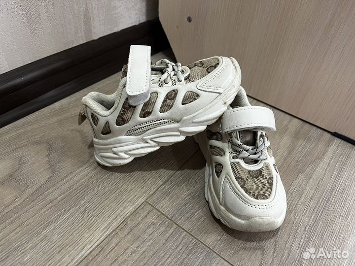 Кроссовки на девочку