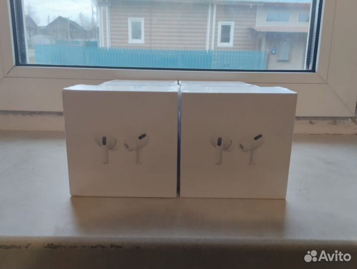 Airpords pro и ноутбук и чехол