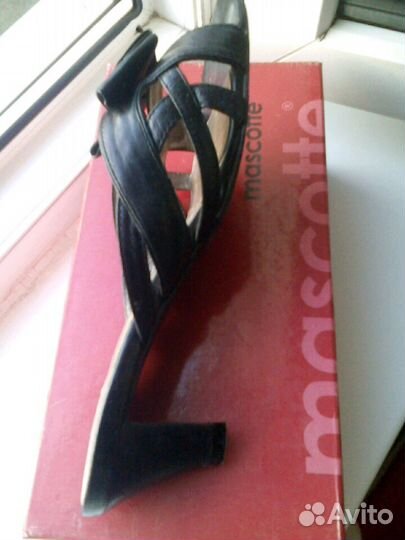 Босоножки Mascotte