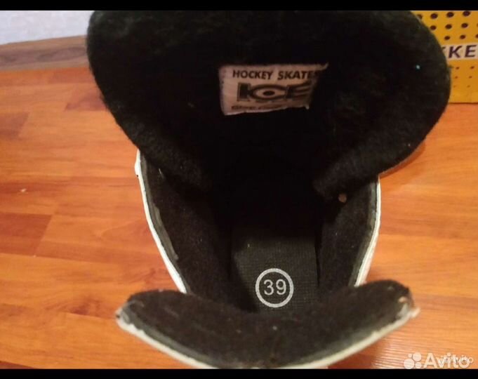 Хоккейные коньки 39 размер