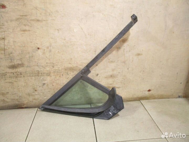 Стекло двери П/П (форточка) Peugeot 2008
