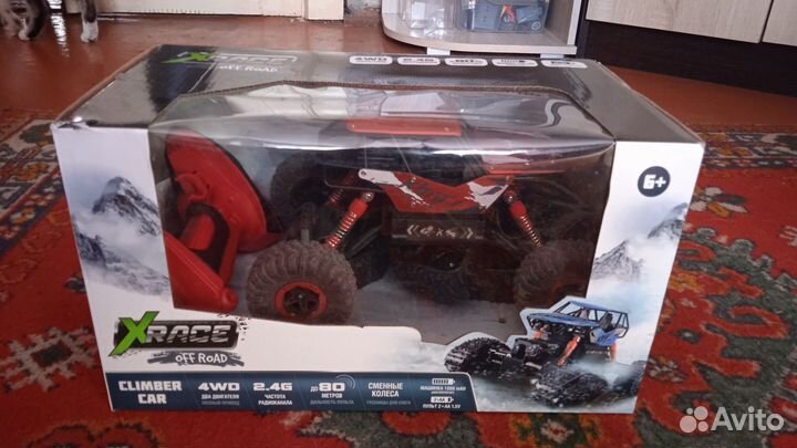 Машина на пульте управления со сменными колесами