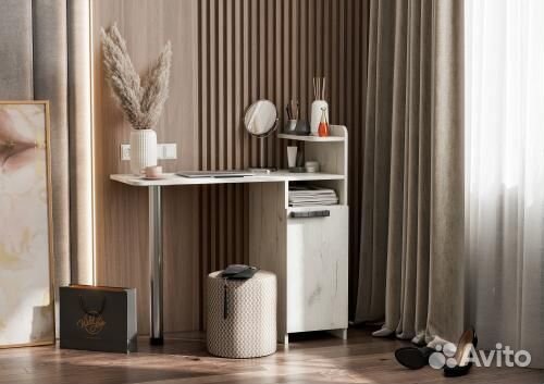 Стол макияжный/маникюрный 2