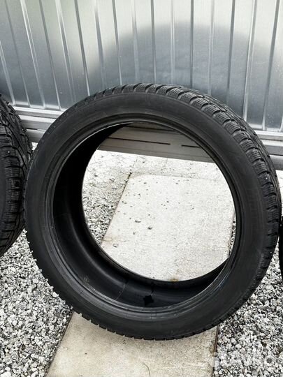 Pirelli Ice Zero 275/40 R22 110ZR