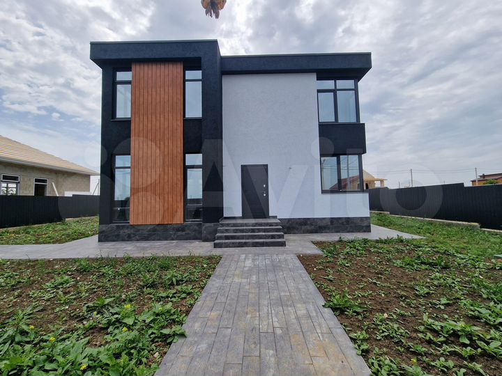 Дом 180 м² на участке 6,5 сот.