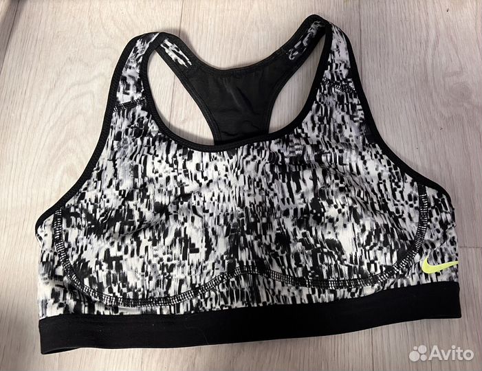 Спортивный топ nike