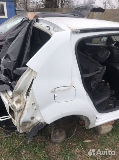 Заднее крыло renault sandero1