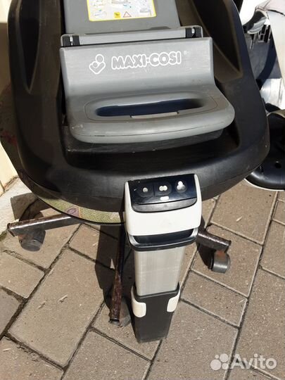 Детское автокресло + база Maxi Cosi Family Fix