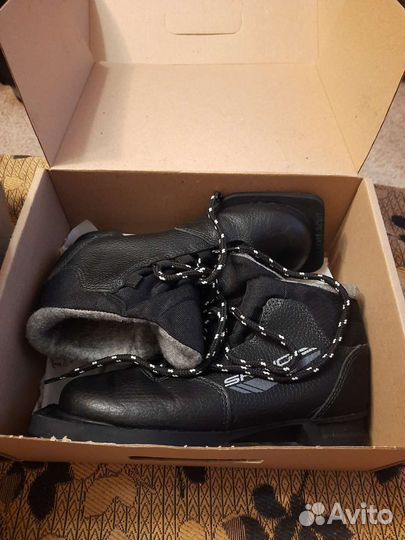 Лыжные ботинки