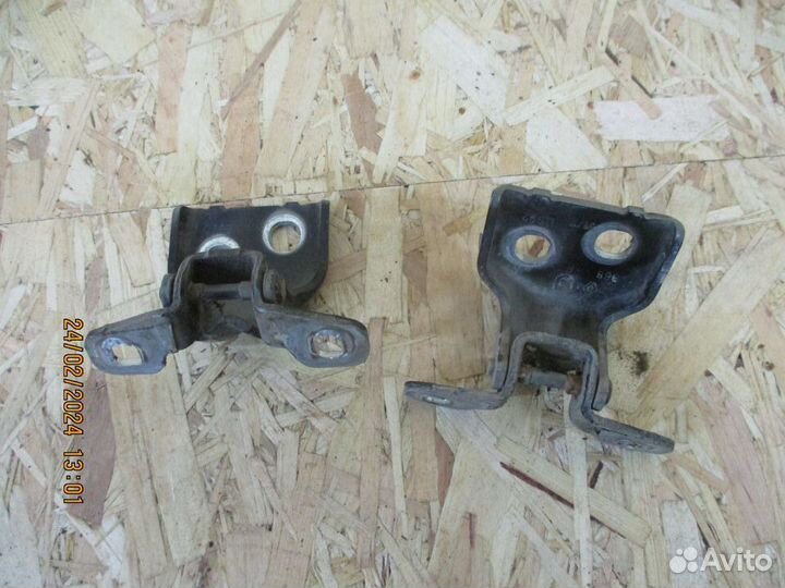 Петля двери Рено Логан