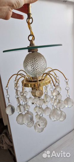 2 одинаковые люстры