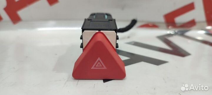 Кнопка аварийной сигнализации Volkswagen Tiguan