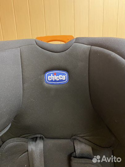 Надежное современное автокресло Chicco isofix