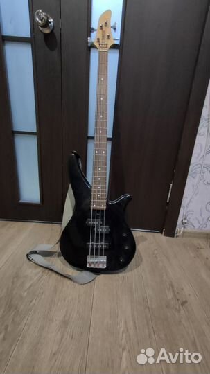 Бас-гитара yamaha+утепленный чехол