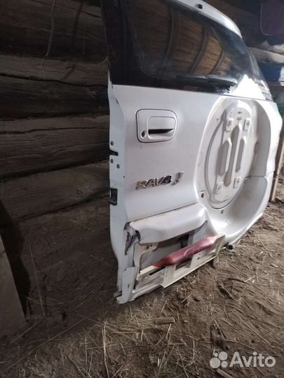 Продам заднюю дверь от багажника автомобиль RAV 4