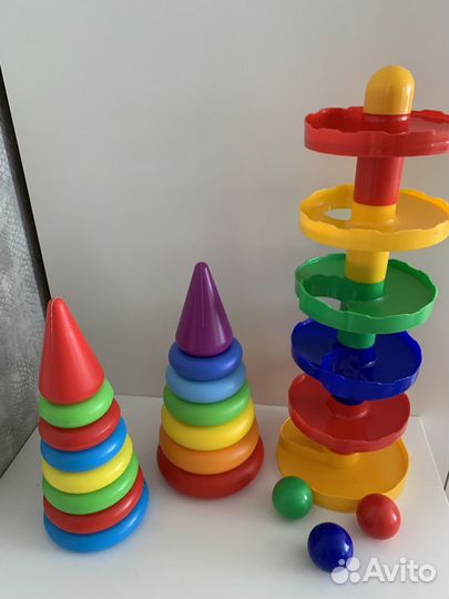 Пирамидки развивающие разного типа