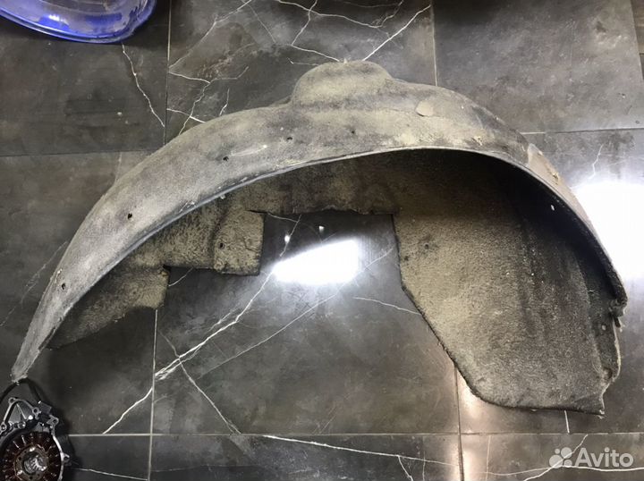 Локер,брызговик задний правый Audi allroad A6 C5