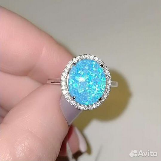 Серебряное кольцо с голубым опалом 18 размер