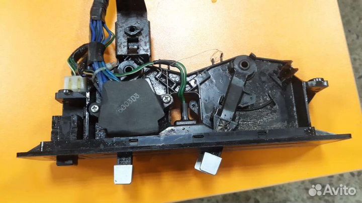 Блок управления печкой Nissan bluebird veu 11