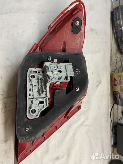 Задний правый фонарь фары на mercedes w204